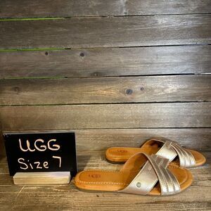 New NWOB Womens Ugg Kenleigh Gold Leather Comfort‎ Sandals Slides Size 7 M